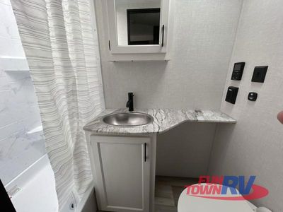 2025 Venture RV Stratus - Photo 38