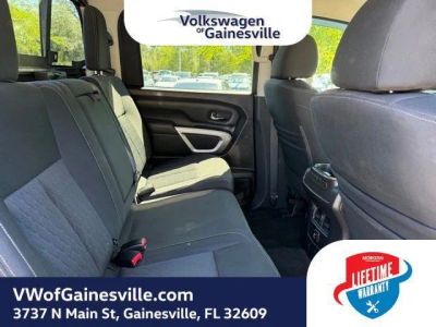 2018 Nissan Titan — photo 8 view