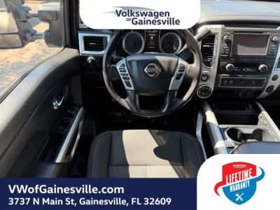 2018 Nissan Titan — photo 15 view