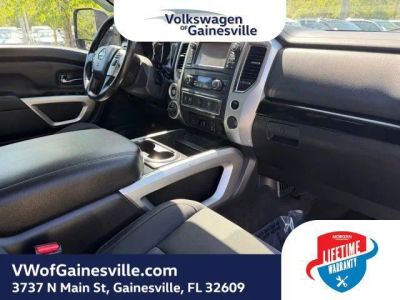 2018 Nissan Titan — photo 10 view