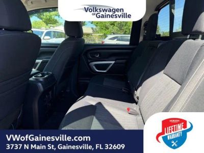 2018 Nissan Titan — photo 11 view