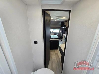 2024 Sunseeker LE 2350SLE Chevy — photo 32 view