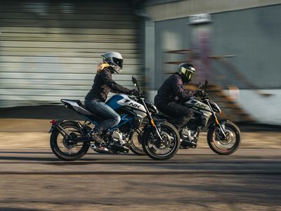2026 CFMOTO 300NK - Photo 2