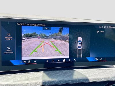 2025 BMW 3 Series — photo 14 view