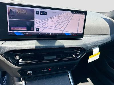2025 BMW 3 Series — photo 12 view