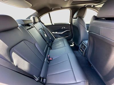 2025 BMW 3 Series — photo 24 view