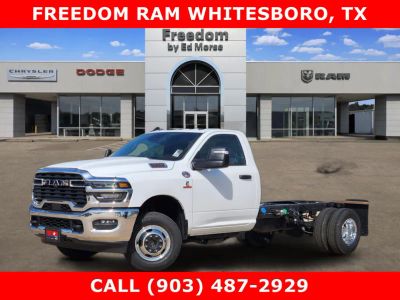 2026 RAM Ram 3500 Chassis Cab RAM 3500 TRADESMAN CHASSIS REGULAR CAB 4X4 84' CA in Bright White Clear-Coat Exterior Paint — front...