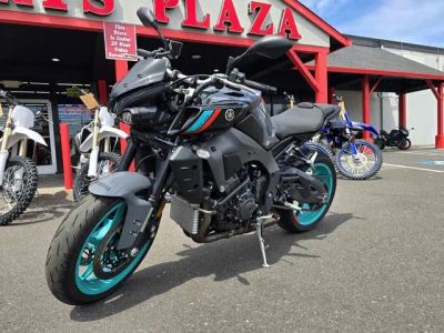 2023 Yamaha MT-10 — front three-quarter view