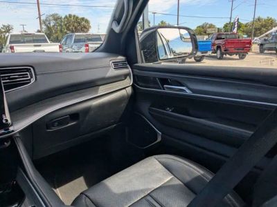 2023 Jeep Wagoneer L — photo 15 view