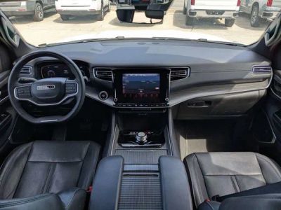 2023 Jeep Wagoneer L — photo 13 view