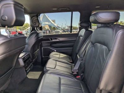 2023 Jeep Wagoneer L — photo 12 view