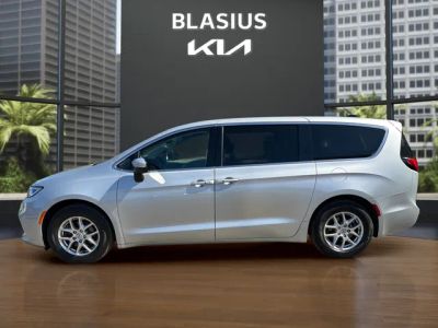 2023 Chrysler Pacifica — side profile view