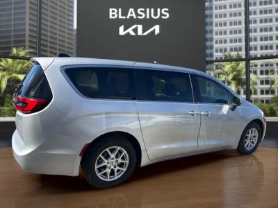 2023 Chrysler Pacifica — detail view