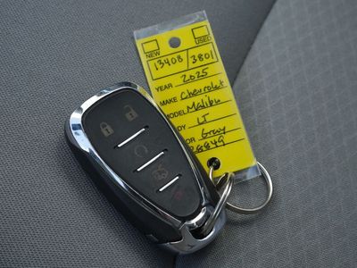 2025 Chevrolet Malibu - Photo 13