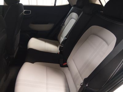 2025 Hyundai Venue - Photo 23