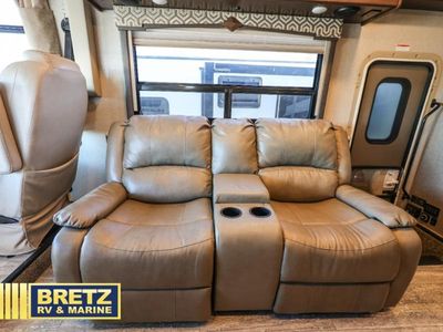 2020 Thor Motor Coach Hurricane — photo 13 view