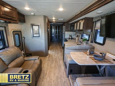 2020 Thor Motor Coach Hurricane — photo 12 view