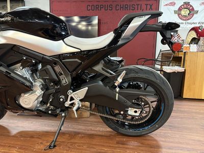2025 CFMOTO 675SS - Photo 10