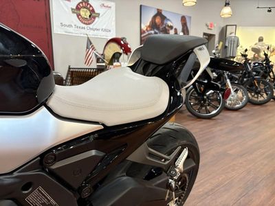 2025 CFMOTO 675SS - Photo 15
