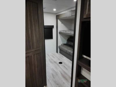 2026 Venture RV SportTrek — photo 32 view