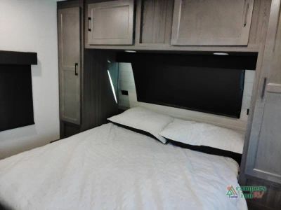 2026 Venture RV SportTrek — photo 47 view