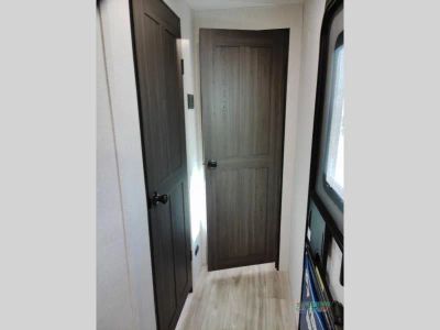 2026 Venture RV SportTrek — photo 41 view