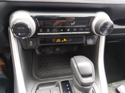 2024 Toyota RAV4 - Photo 17