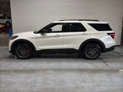 2025 Ford Explorer — side profile view