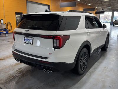 2025 Ford Explorer — detail view