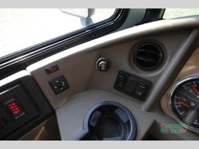 2018 Fleetwood RV Pace Arrow — photo 29 view