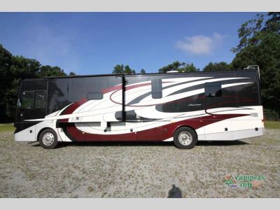 2018 Fleetwood RV Pace Arrow — photo 10 view