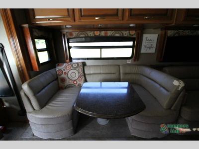 2018 Fleetwood RV Pace Arrow — photo 41 view