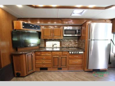 2018 Fleetwood RV Pace Arrow — photo 50 view