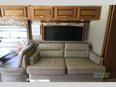 2018 Fleetwood RV Pace Arrow — photo 44 view