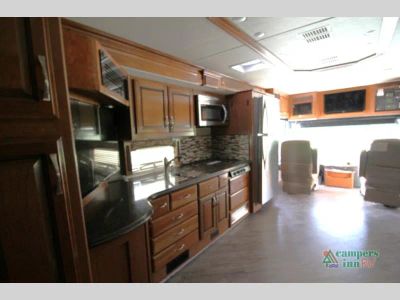 2018 Fleetwood RV Pace Arrow — photo 48 view