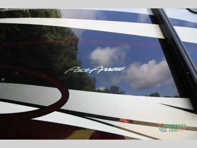 2018 Fleetwood RV Pace Arrow — photo 15 view