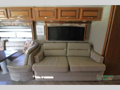 2018 Fleetwood RV Pace Arrow — photo 43 view
