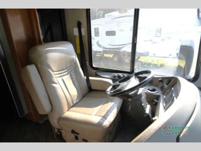 2018 Fleetwood RV Pace Arrow — photo 27 view
