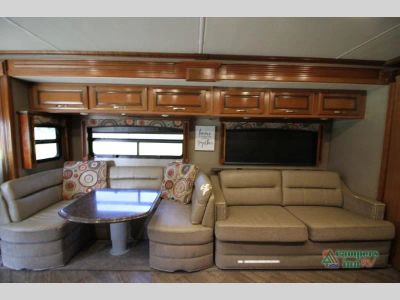 2018 Fleetwood RV Pace Arrow — photo 45 view