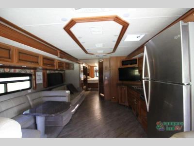 2018 Fleetwood RV Pace Arrow — photo 35 view
