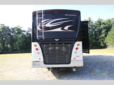 2018 Fleetwood RV Pace Arrow — photo 8 view