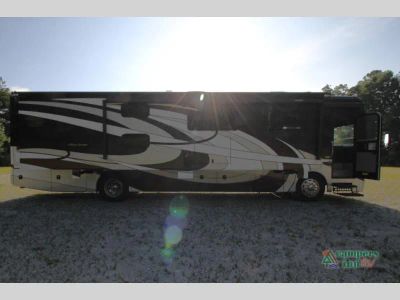 2018 Fleetwood RV Pace Arrow — detail view