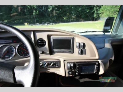2018 Fleetwood RV Pace Arrow — photo 31 view