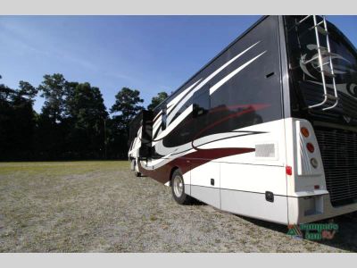 2018 Fleetwood RV Pace Arrow — photo 9 view