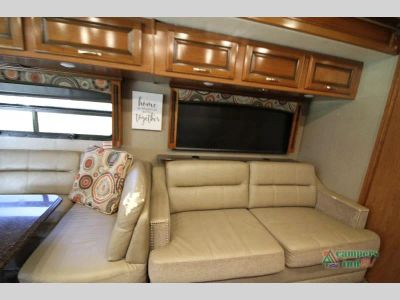 2018 Fleetwood RV Pace Arrow — photo 42 view