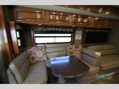 2018 Fleetwood RV Pace Arrow — photo 40 view