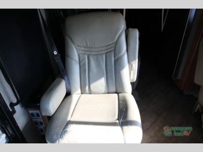 2018 Fleetwood RV Pace Arrow — photo 21 view