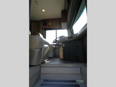 2018 Fleetwood RV Pace Arrow — photo 19 view