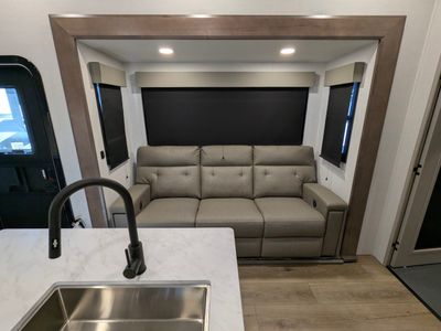 2026 Alliance RV Valor — photo 9 view