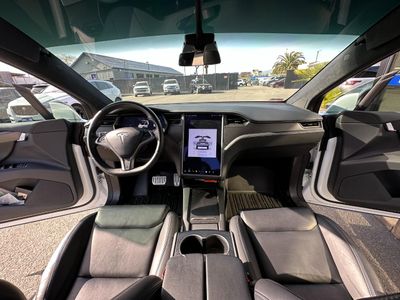 2020 Tesla Model X — photo 18 view